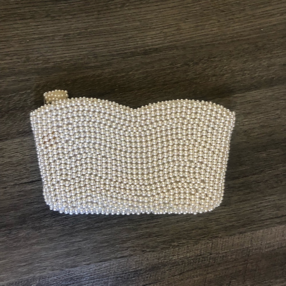 Pearl Clutch